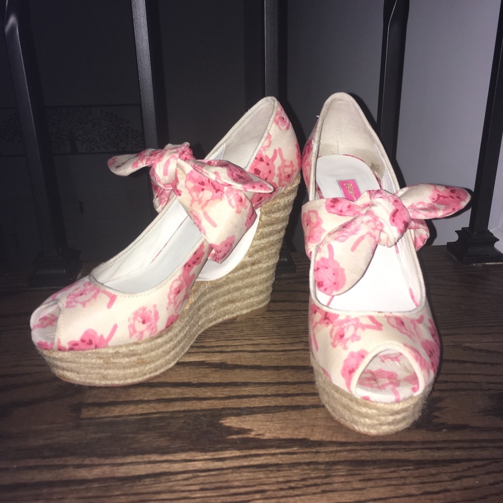 Betsy Johnson Peony Wedge Peek Toe Shoes 6 1/2 M